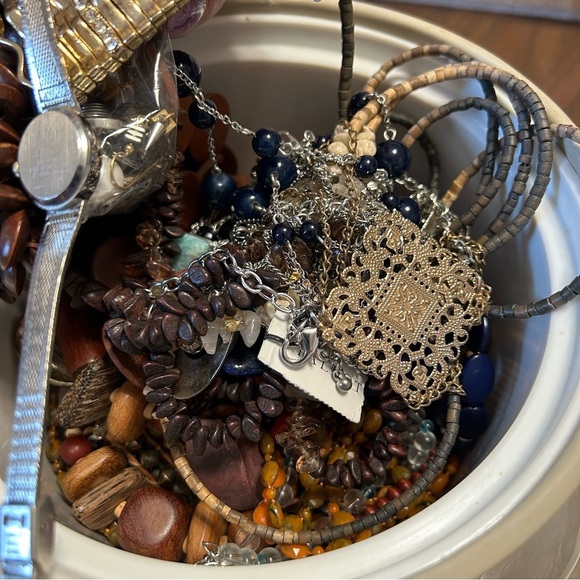 Mystery jewelry bucket - Picture 5 of 9